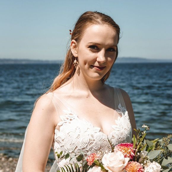 Meet your Posher, Bekah - Picture 1 of 1